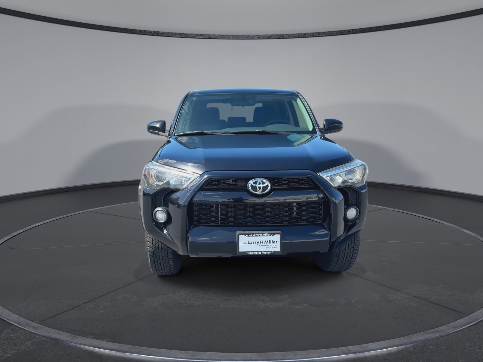 Used 2018 Toyota 4Runner SR5 AWD/4WD image 3