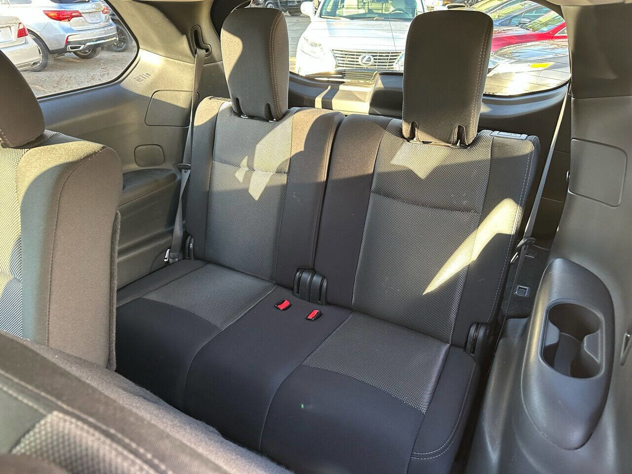 Used 2018 Nissan Pathfinder SV image 22