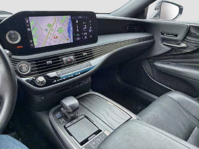Used 2022 Lexus LS 500 w/ Accessory Package (Z2) RWD image 27