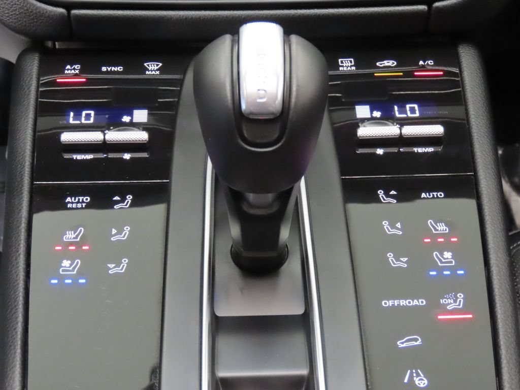 Certified 2026 Porsche Macan AWD/4WD image 27