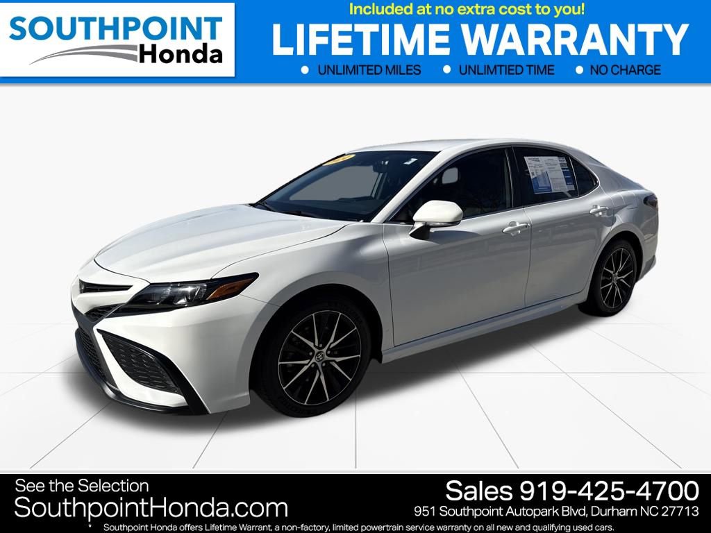 Used 2024 Toyota Camry SE image 3