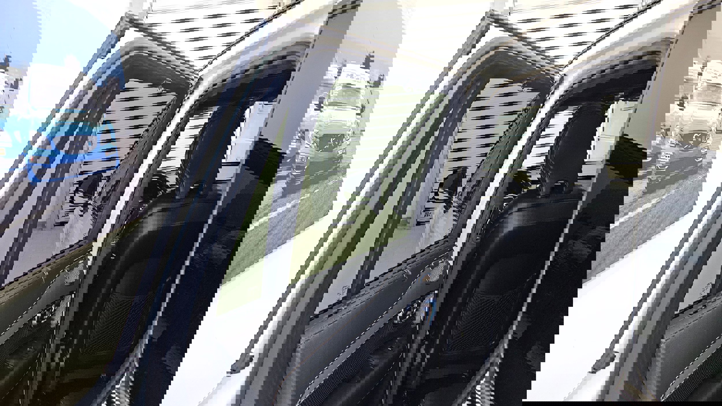 Certified 2022 Volvo XC90 T8 R-Design w/ Advanced Package image 18