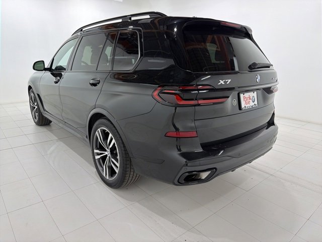 Used 2025 BMW X7 xDrive40i w/ Executive Package image 3