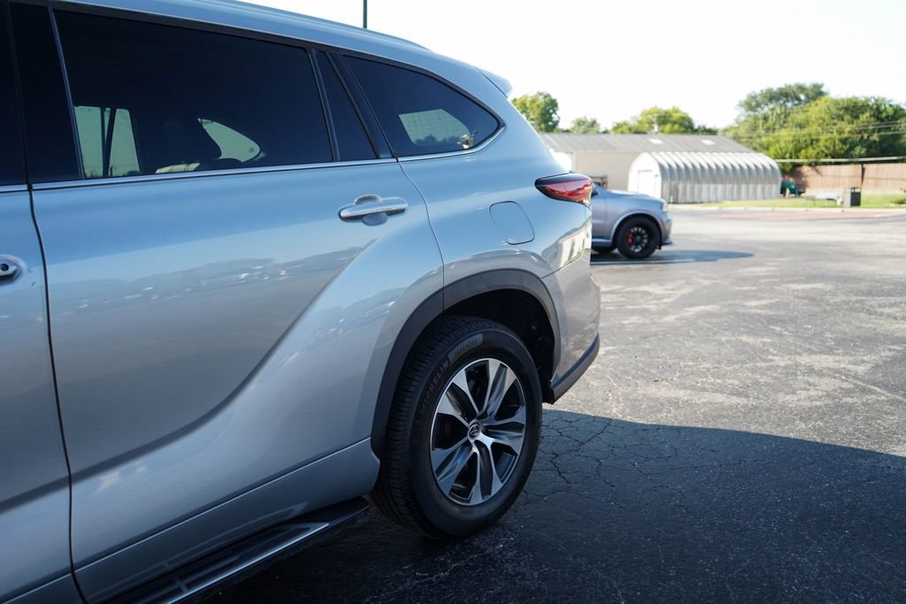 Used 2022 Toyota Highlander XLE FWD image 23