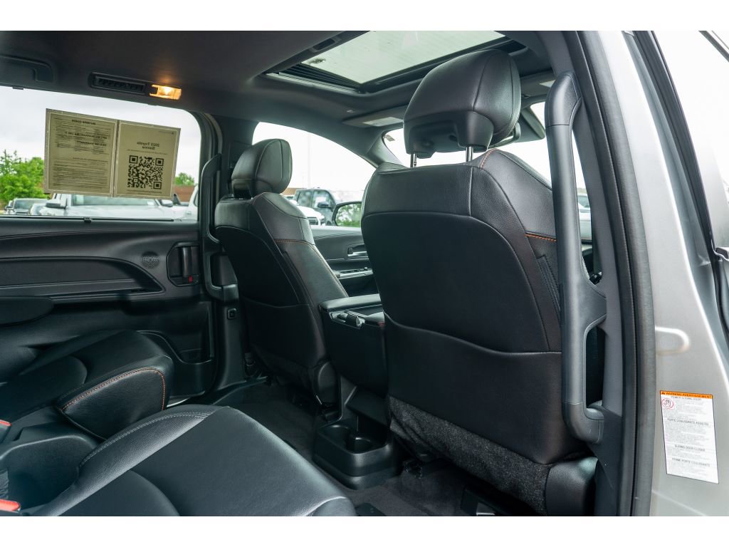 Used 2023 Toyota Sienna XSE AWD/4WD image 19