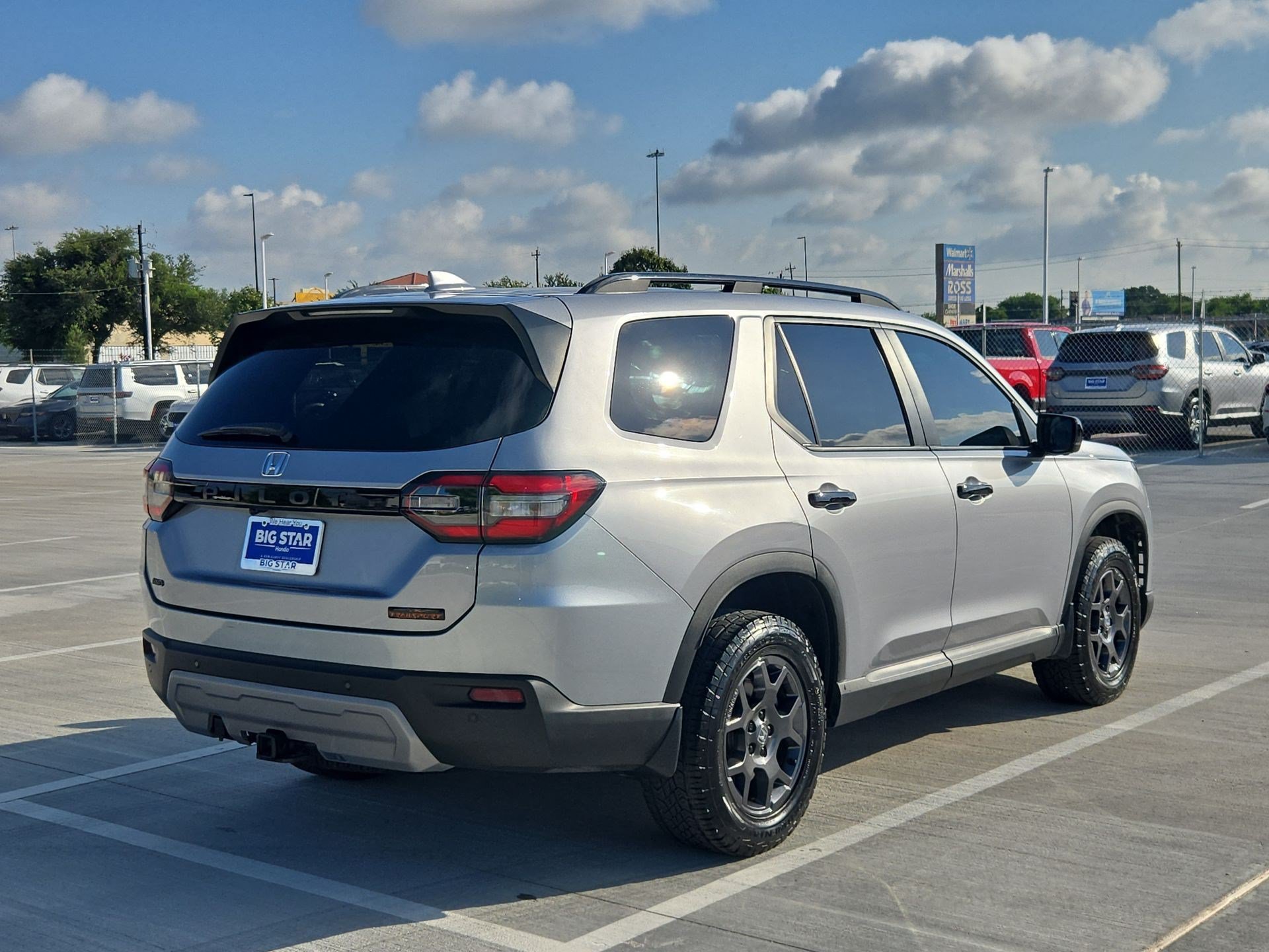 Used 2024 Honda Pilot TrailSport image 3