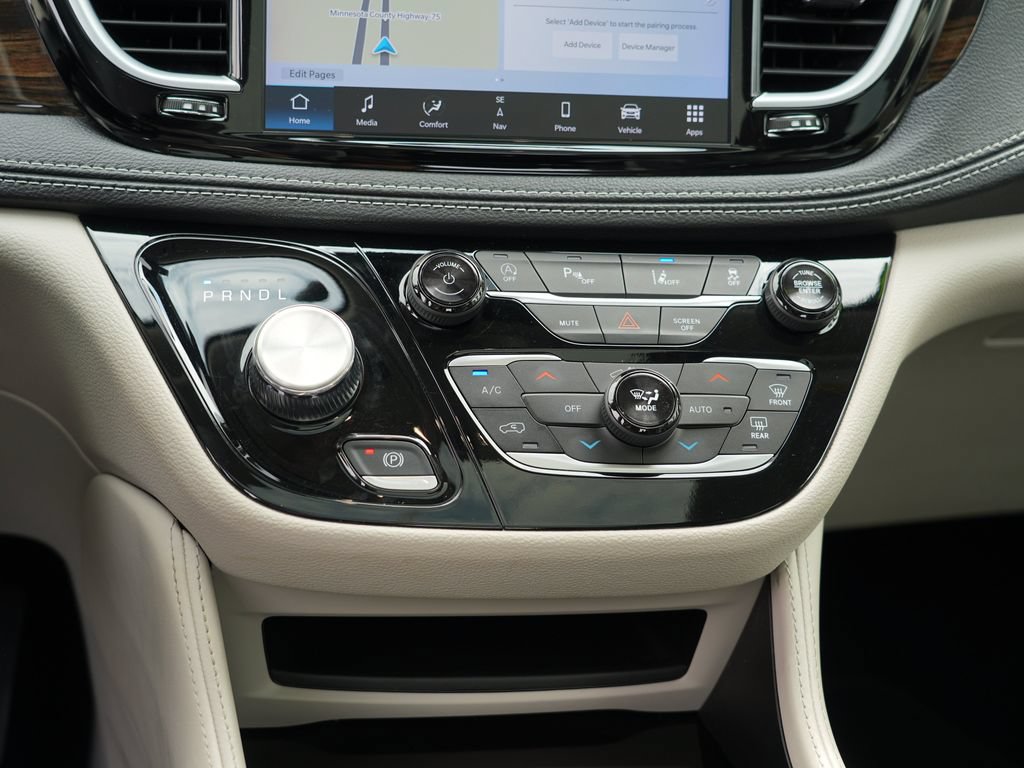 Used 2024 Chrysler Pacifica Limited FWD image 22