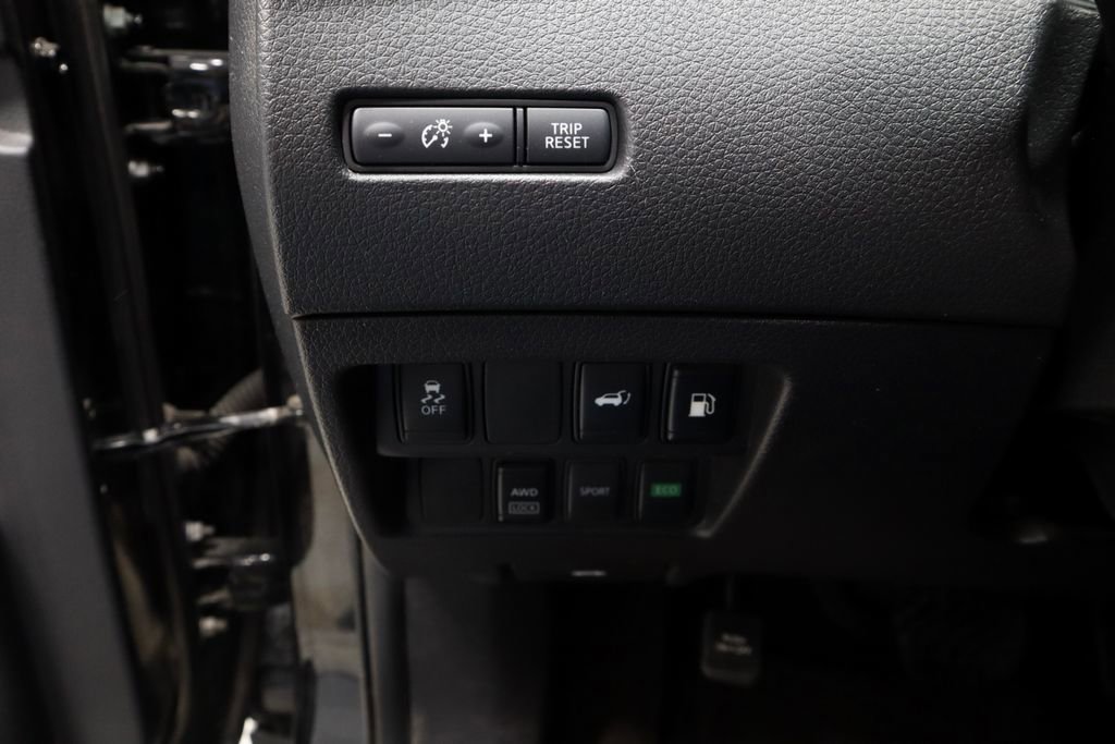 Used 2018 Nissan Rogue SV image 26