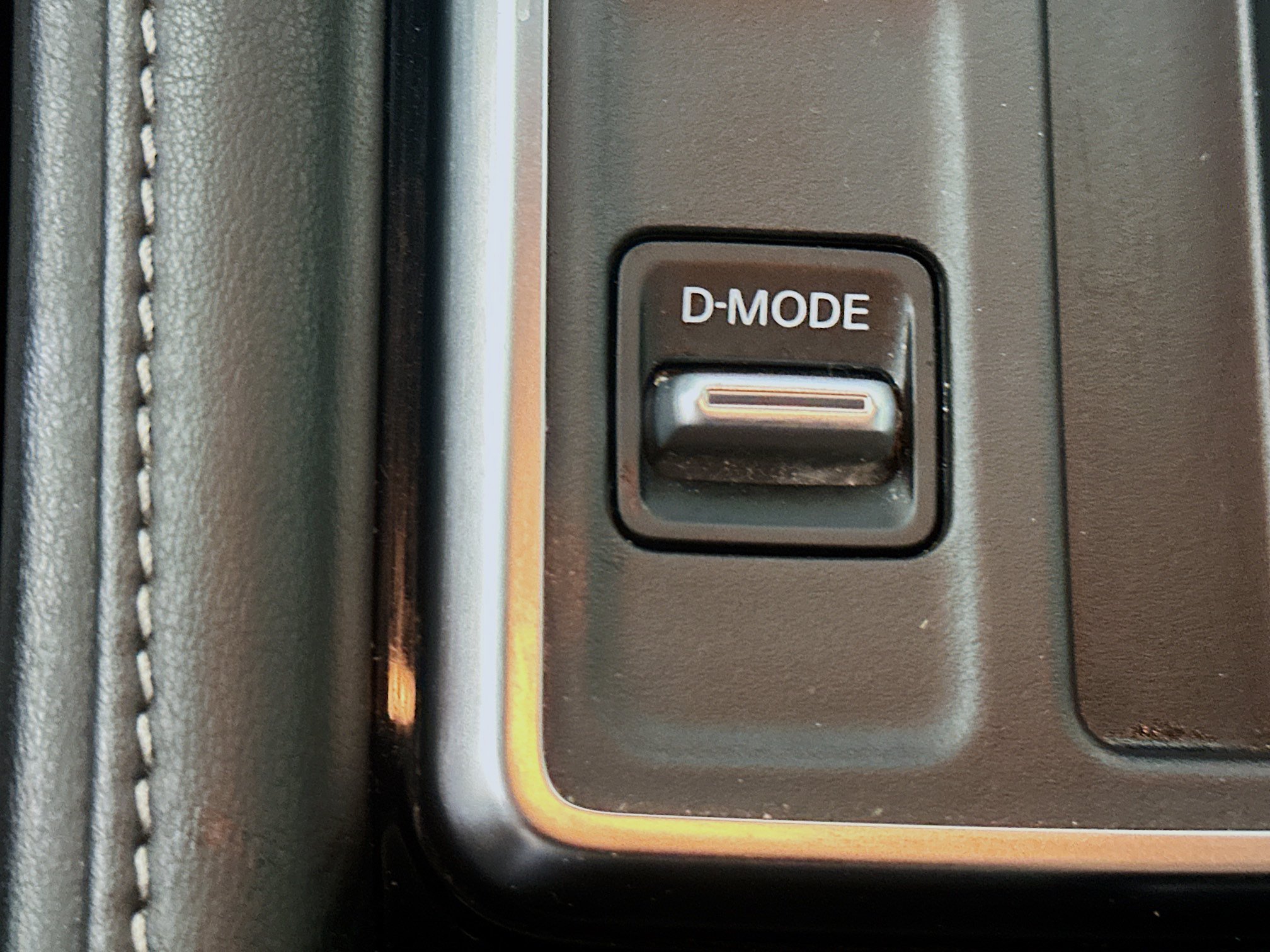 Used 2023 Nissan Pathfinder SL FWD image 26
