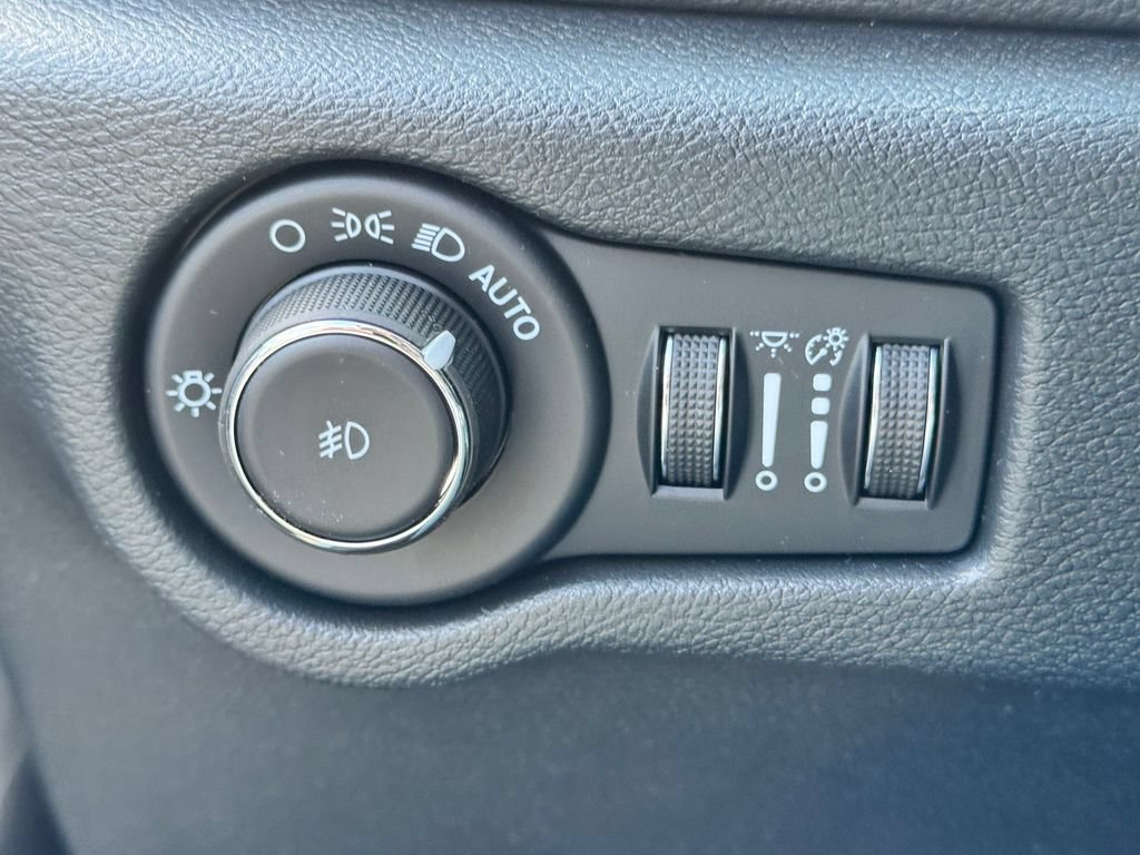 New 2026 Chrysler Pacifica Select FWD image 27