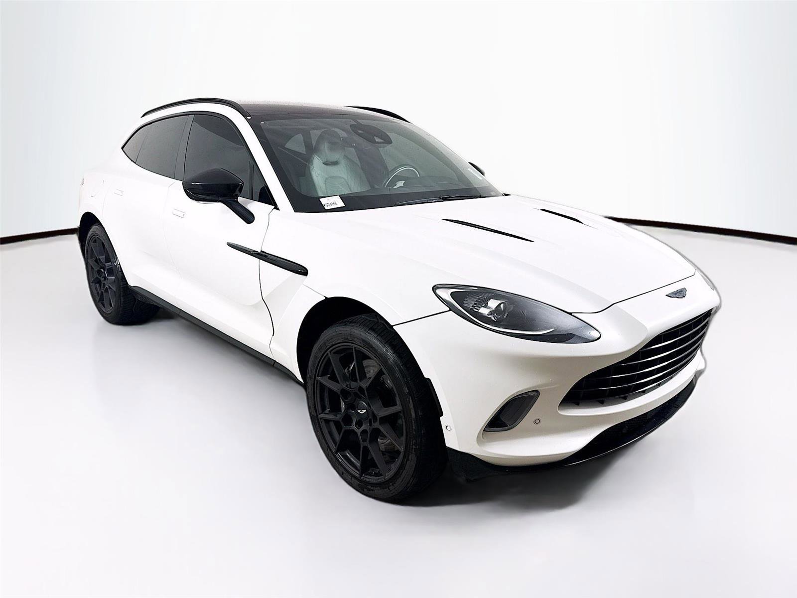 Used 2022 Aston Martin DBX image 11