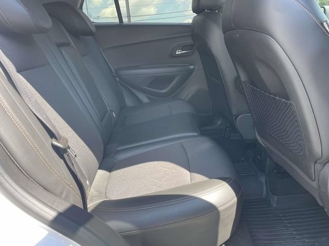 Used 2020 Chevrolet Trax LT w/ LT Convenience Package FWD image 9