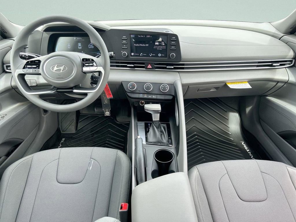 New 2026 Hyundai Elantra SE FWD image 17