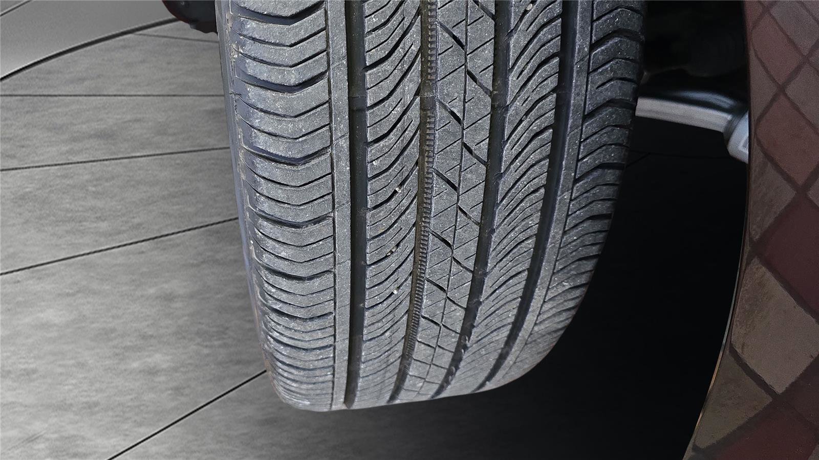 Used 2023 Buick Envision Avenir image 32