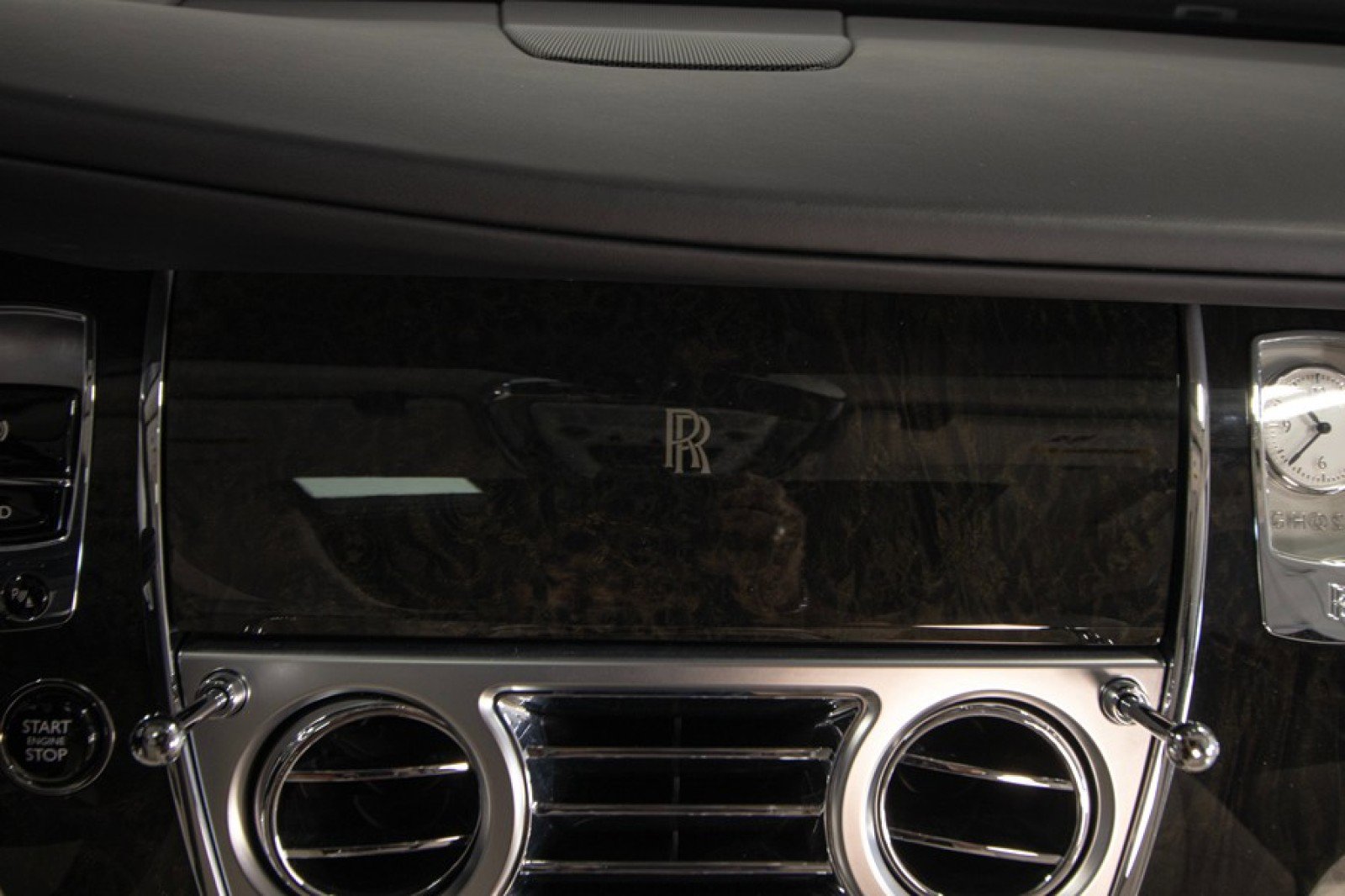 Used 2015 Rolls-Royce Ghost Extended Wheelbase image 32