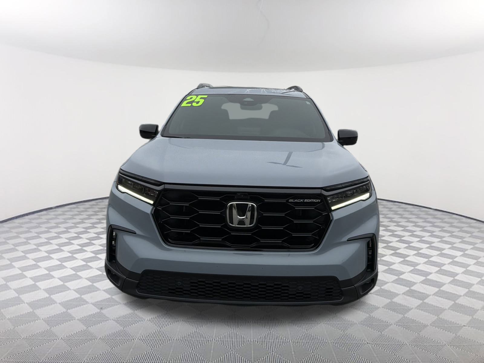 Used 2025 Honda Pilot Black Edition image 2