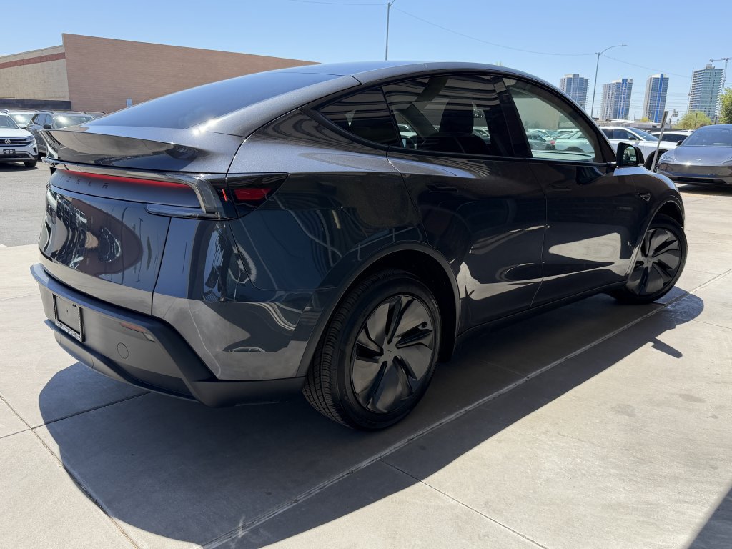 Used 2026 Tesla Model Y Long Range RWD image 4