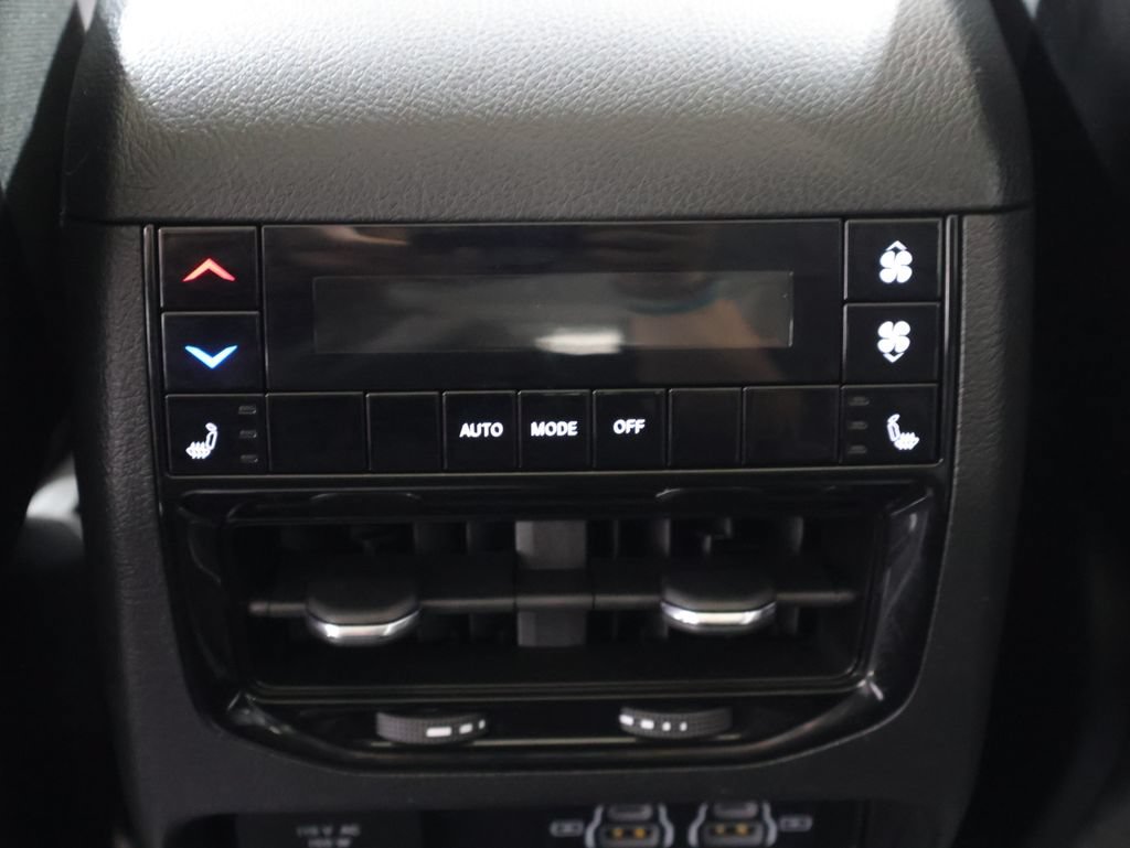 Certified 2023 Jeep Grand Cherokee L Limited w/ Luxury Tech Group II AWD/4WD image 19
