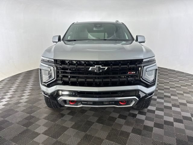 Used 2025 Chevrolet Suburban Z71 AWD/4WD image 2