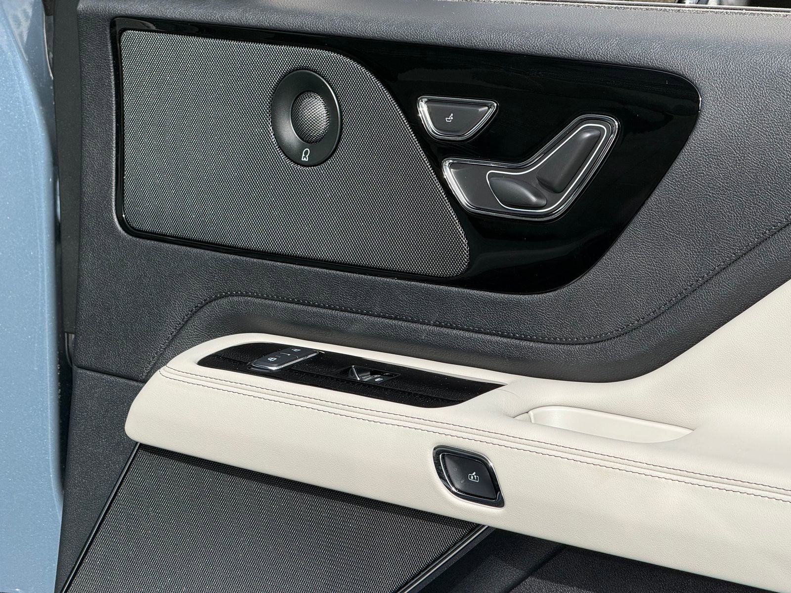 New 2026 Lincoln Aviator AWD image 11