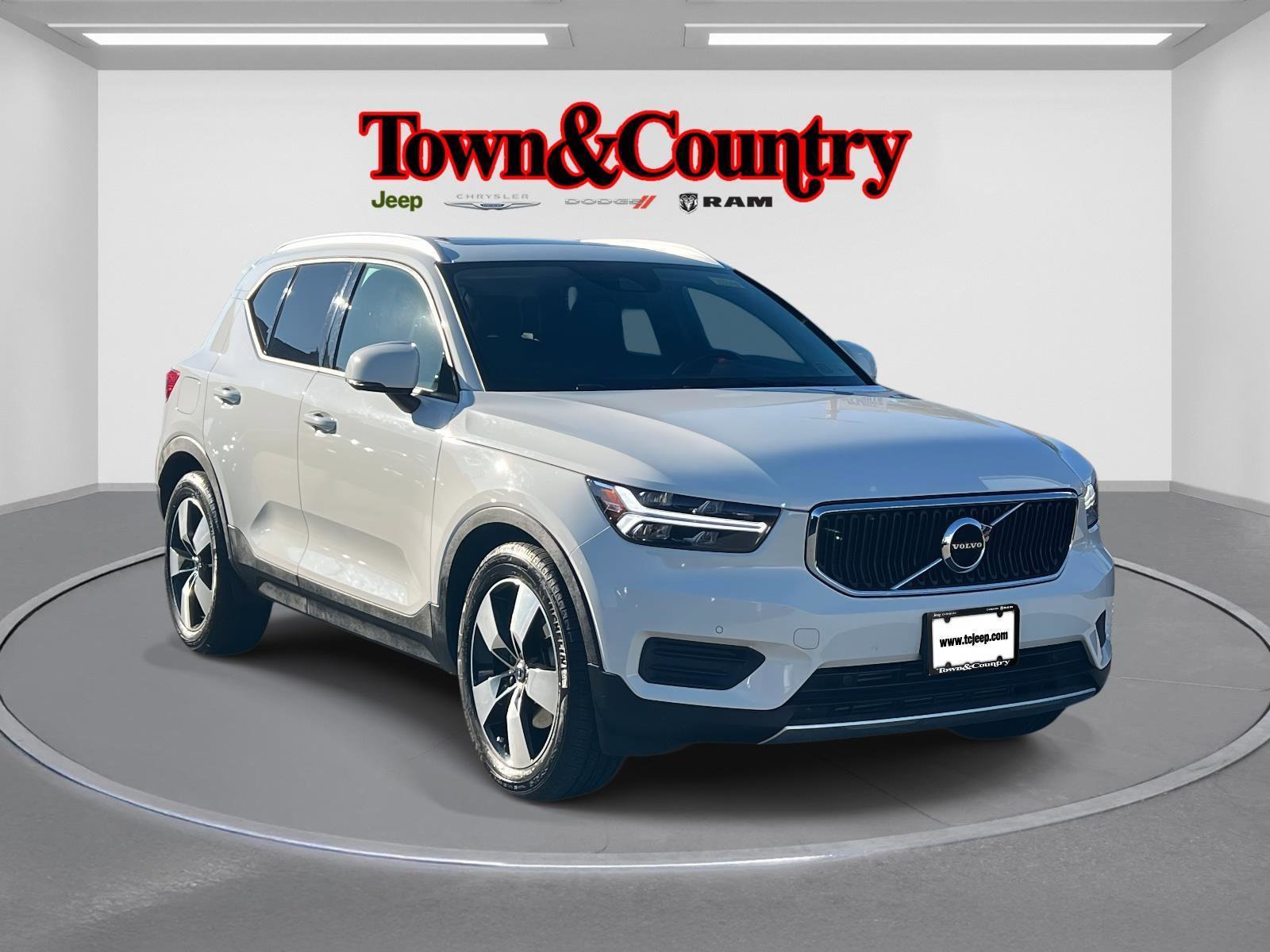 Used 2020 Volvo XC40 T5 Momentum w/ Protection Package Premier