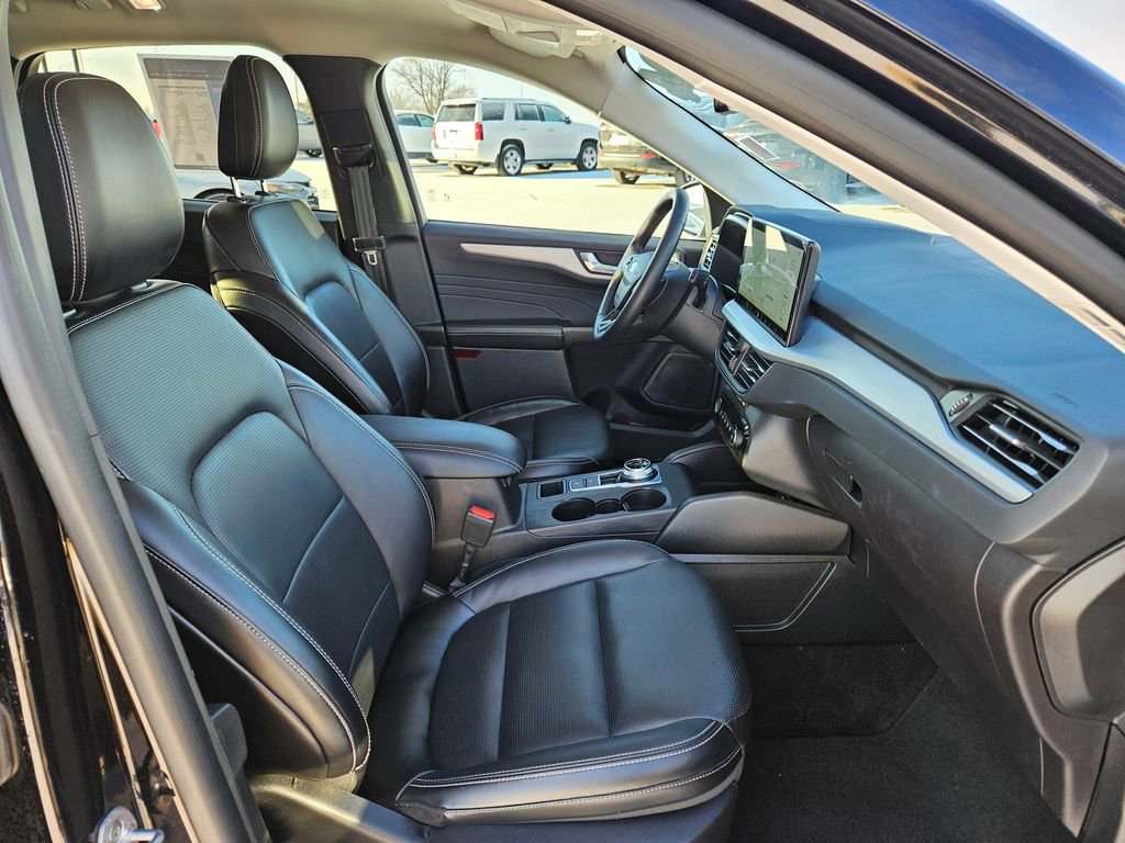 Used 2024 Ford Escape Platinum image 37