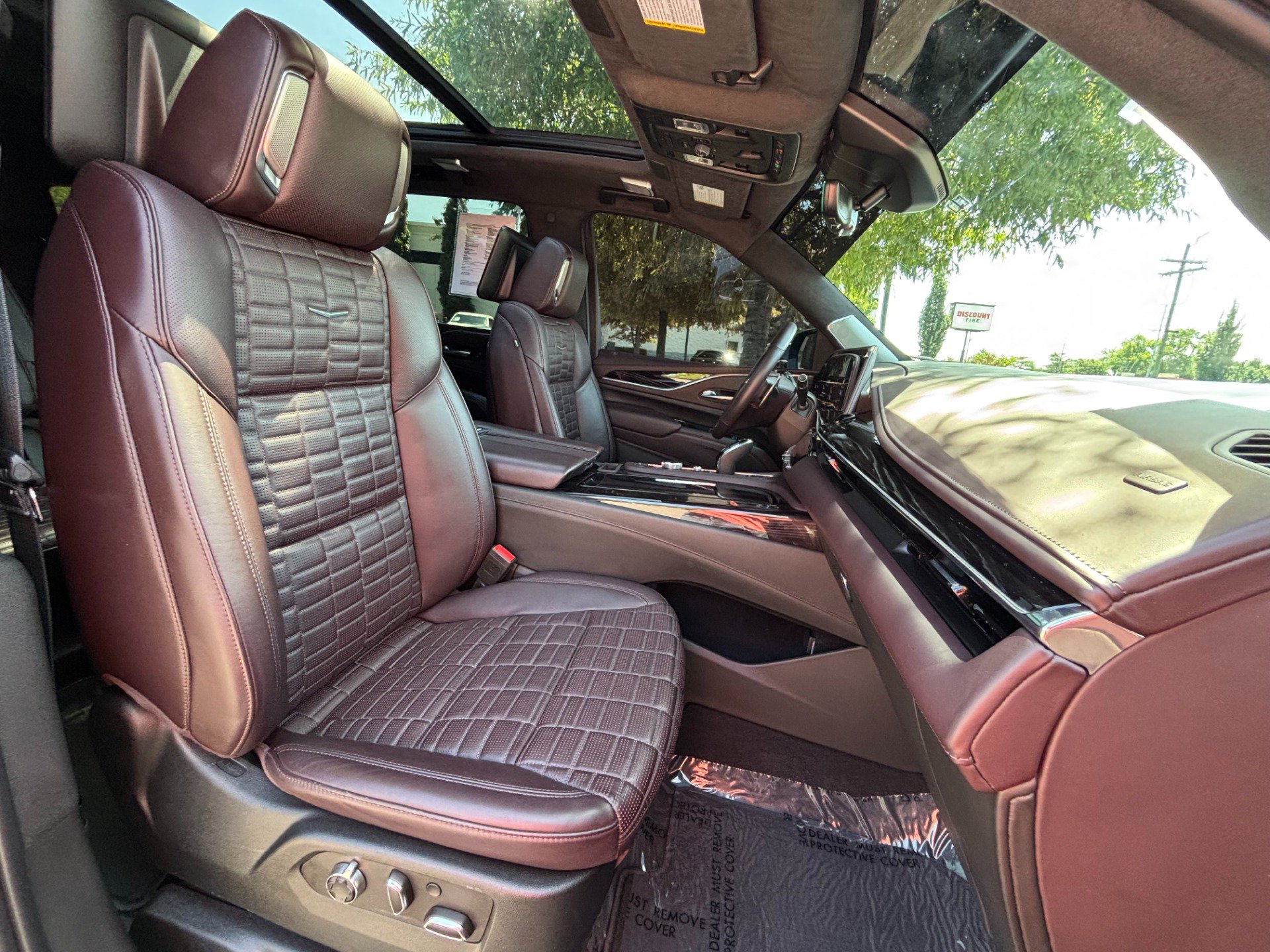 Used 2023 Cadillac Escalade ESV V AWD/4WD image 22