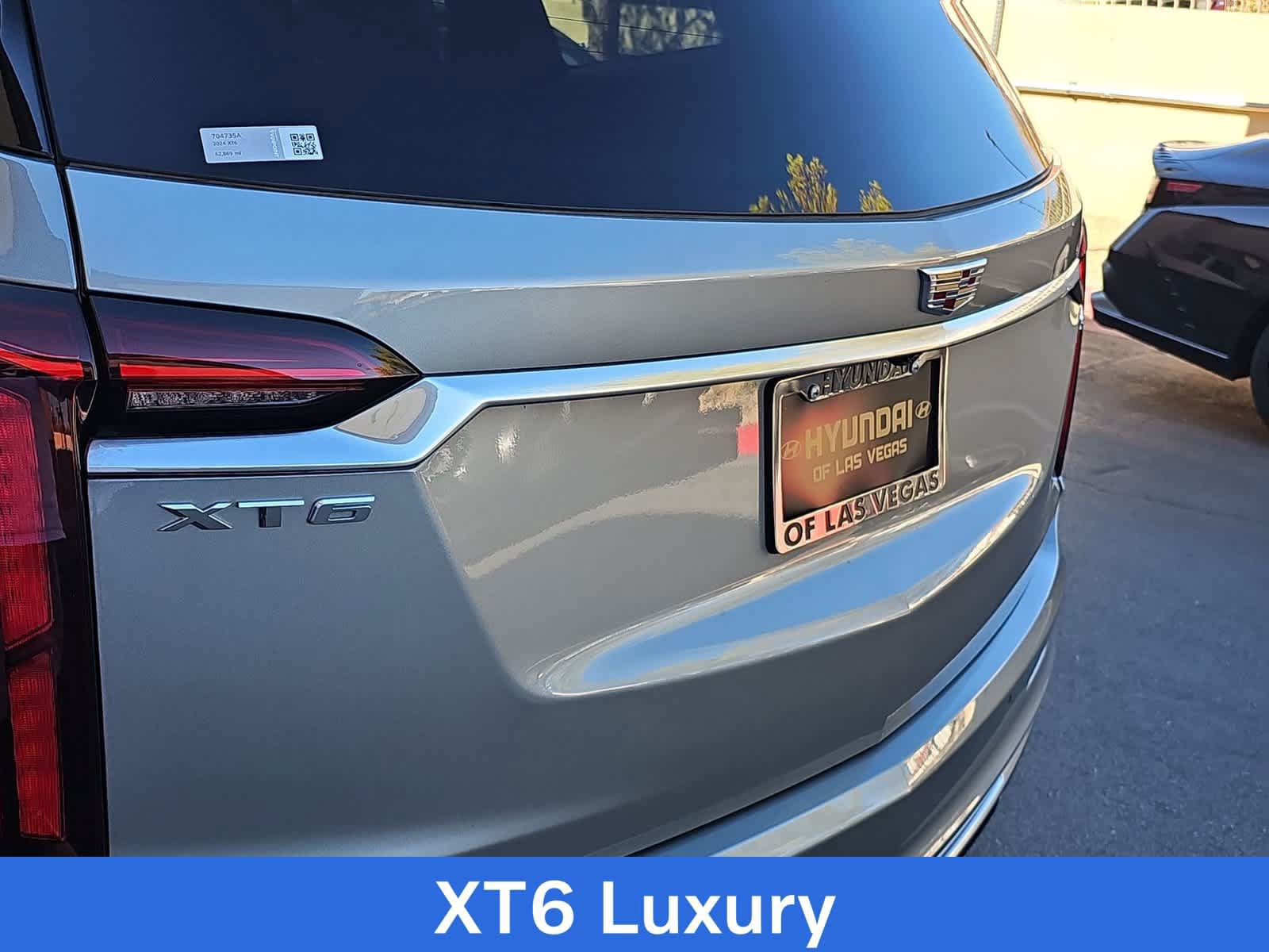 Used 2024 Cadillac XT6 Luxury w/ LPO, Floor Liner Package FWD image 11