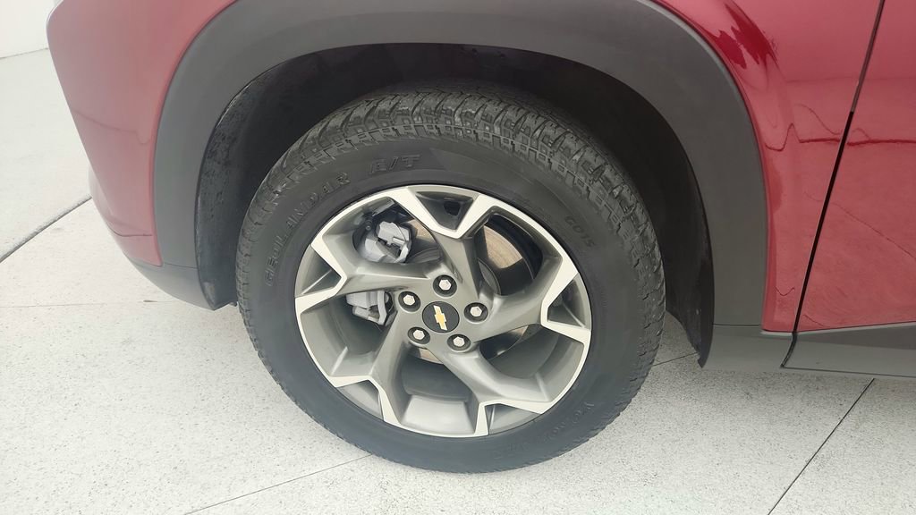 Certified 2025 Chevrolet Trax LT w/ LT Convenience Package image 27