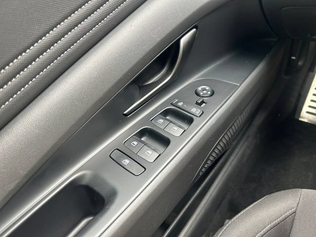 Certified 2025 Hyundai Elantra Sport FWD image 12