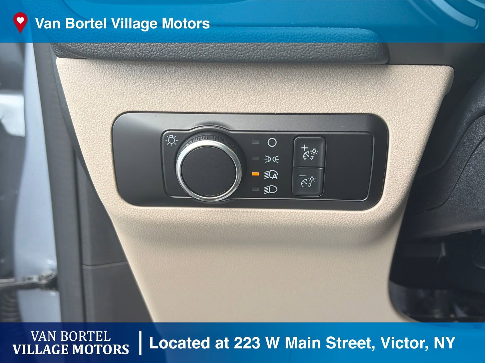 Used 2022 Ford Escape SE w/ Cold Weather Package image 13