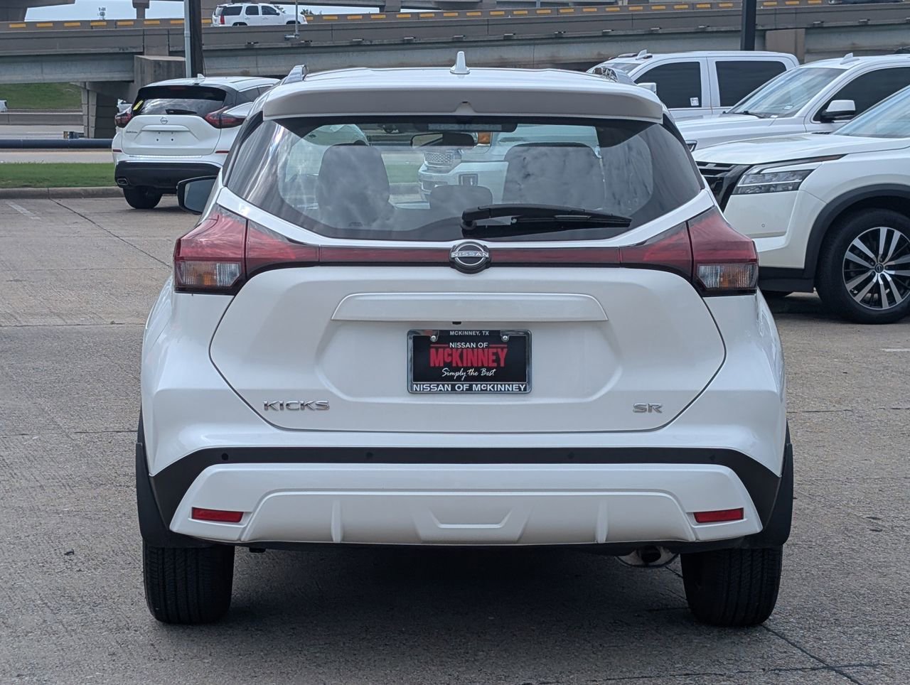 Used 2023 Nissan Kicks SR FWD image 5