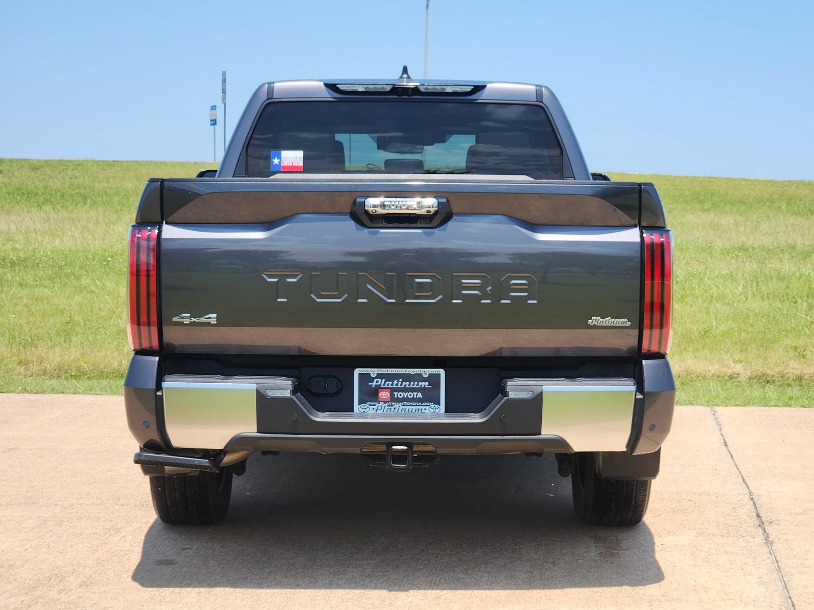 Used 2024 Toyota Tundra Limited AWD/4WD image 8