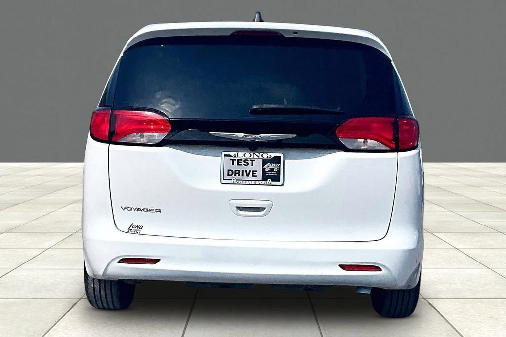 Used 2022 Chrysler Voyager LX FWD image 4