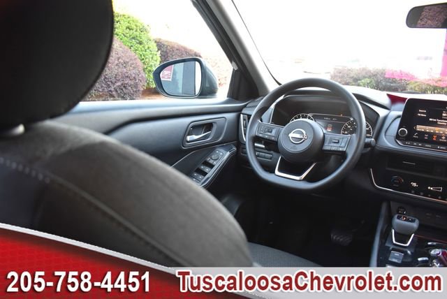 Used 2024 Nissan Rogue SV image 25