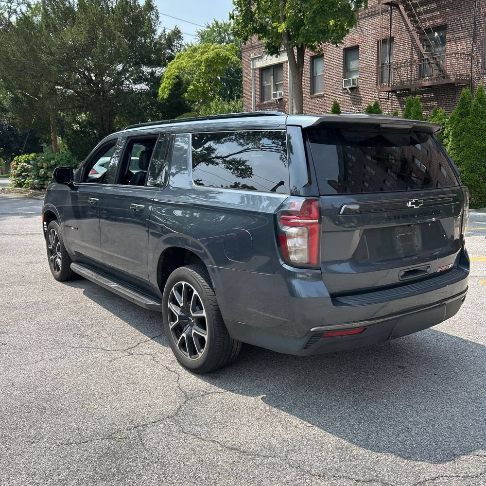 Used 2021 Chevrolet Suburban RST w/ Luxury Package AWD/4WD image 4