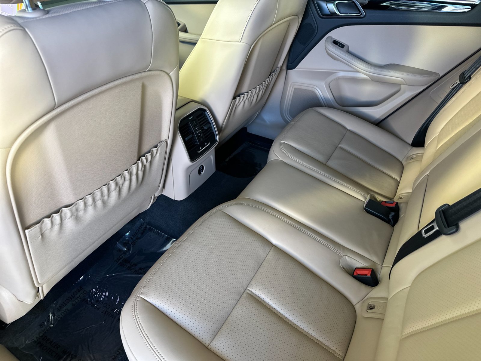 Certified 2026 Porsche Macan AWD/4WD image 14