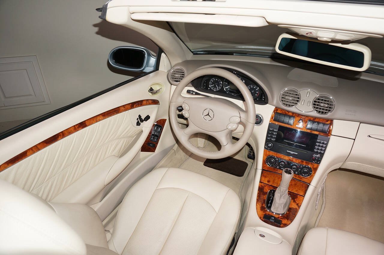 Used 2005 Mercedes-Benz CLK 320 Cabriolet image 9