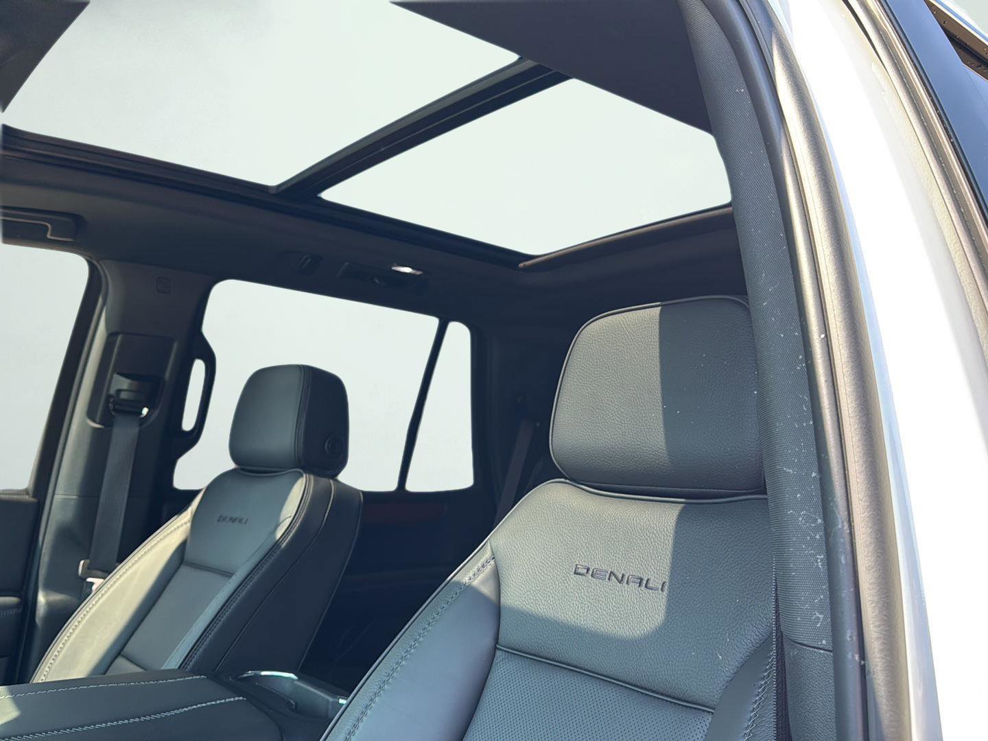 Used 2025 GMC Yukon Denali w/ Sun & Power Step Package image 21