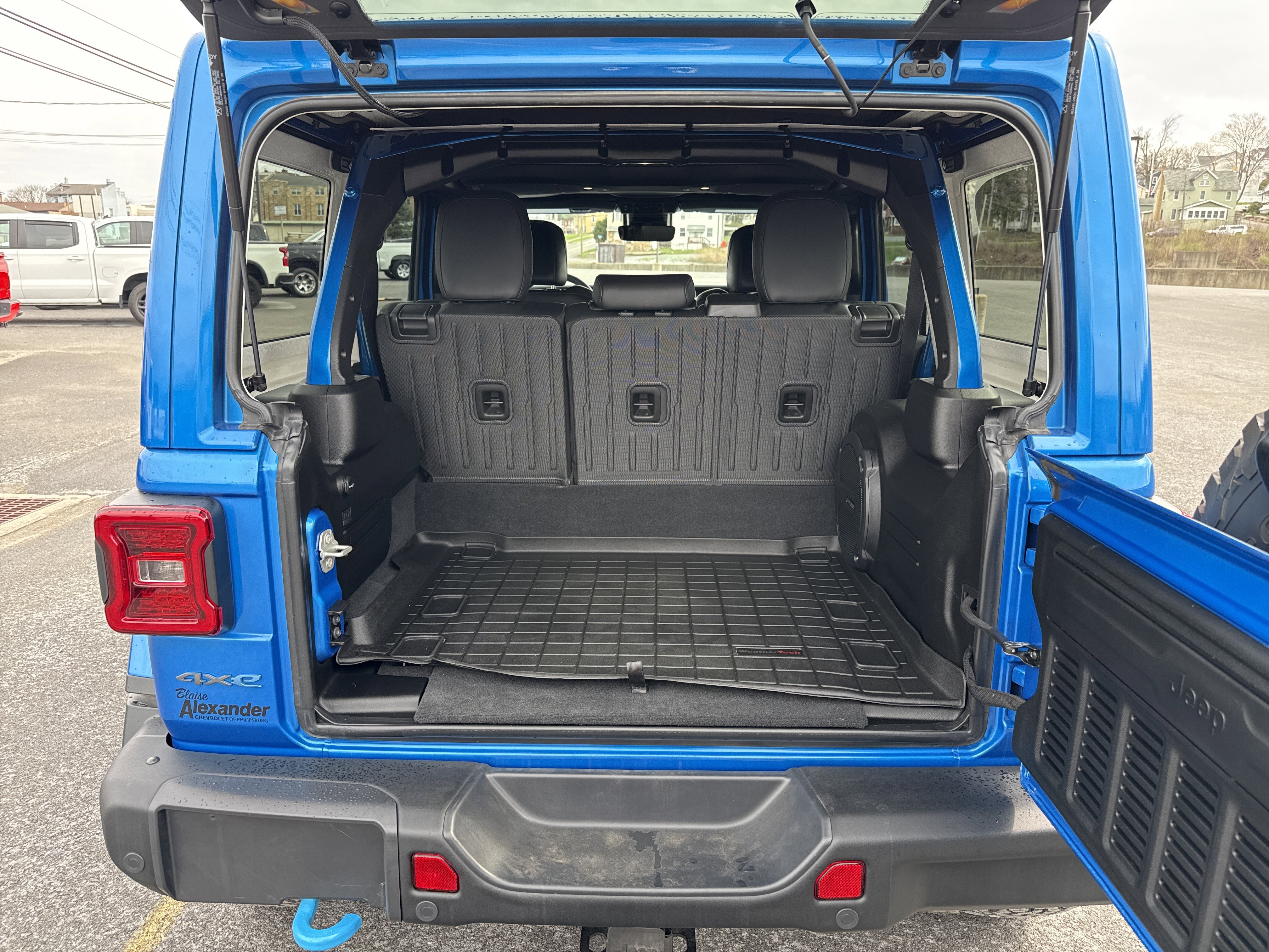 Used 2024 Jeep Wrangler Unlimited Rubicon 4xe image 7