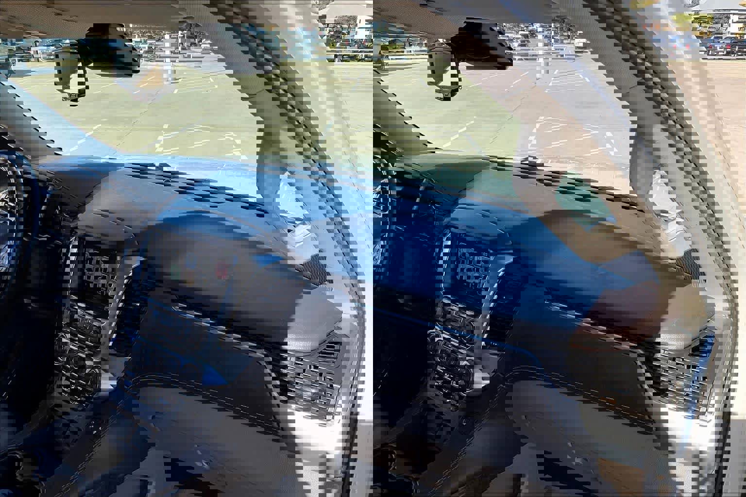 Used 2015 Chevrolet Suburban LT image 18