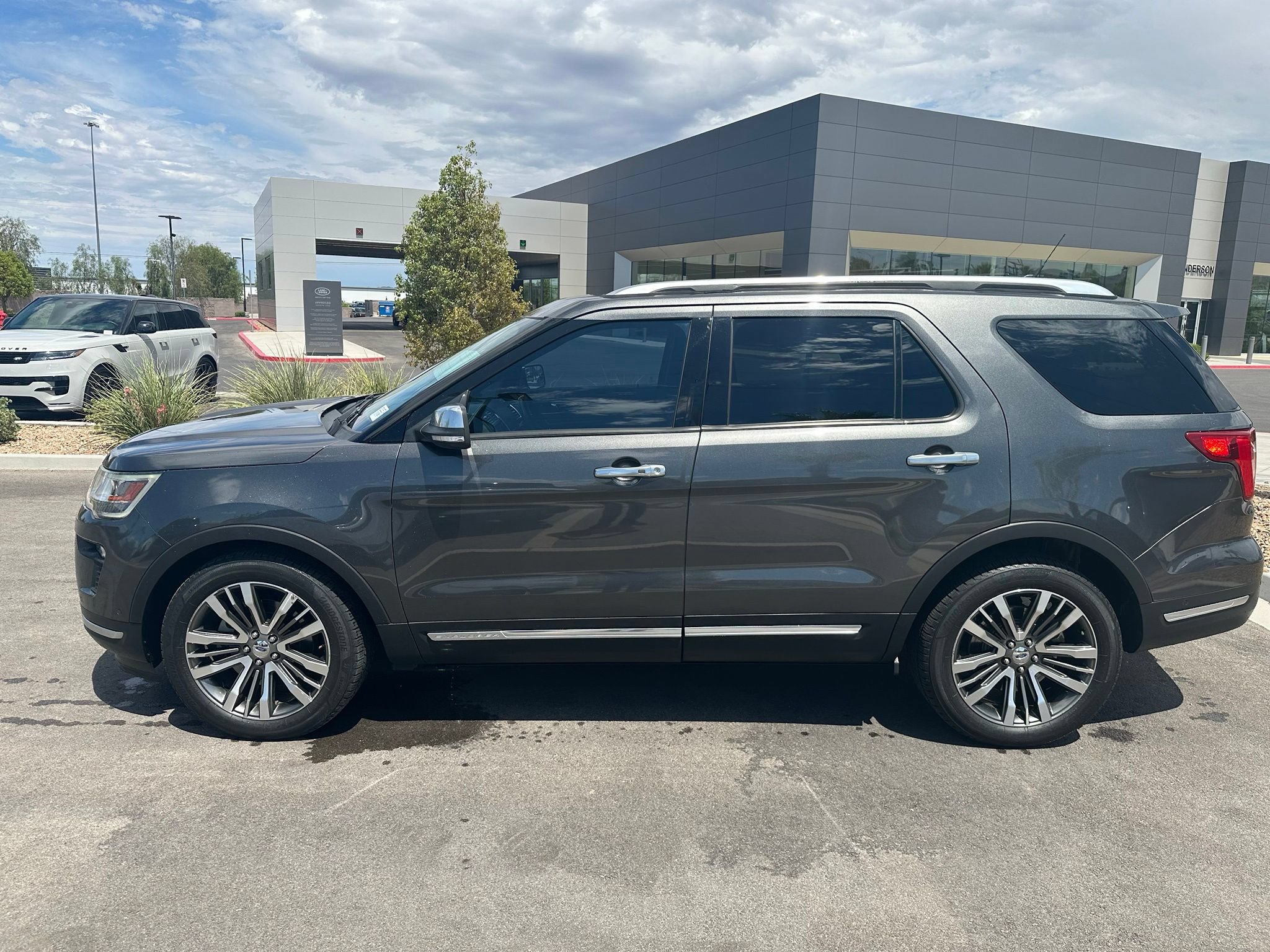 Used 2018 Ford Explorer Platinum AWD/4WD image 13