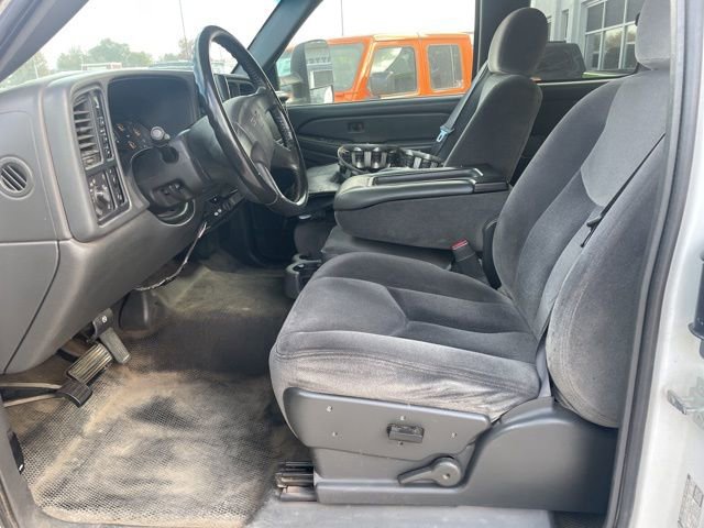 Used 2005 GMC Sierra 3500 SLE w/ Skid Plate Package image 4