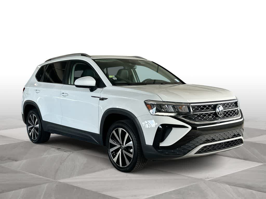 Certified 2023 Volkswagen Taos SE w/ Panoramic Sunroof Package FWD image 2