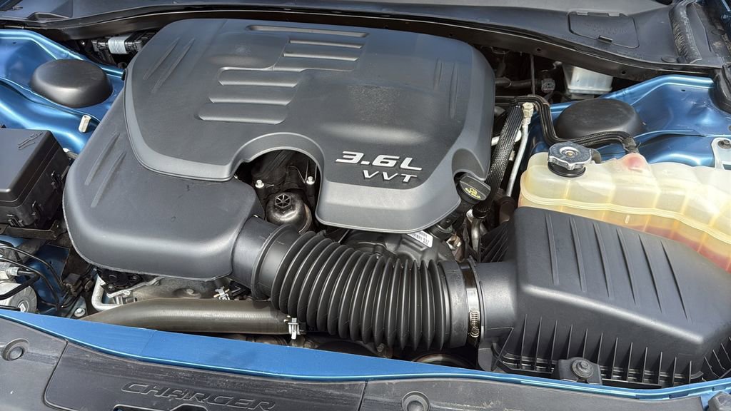 Used 2023 Dodge Charger SXT w/ Blacktop Package RWD image 9