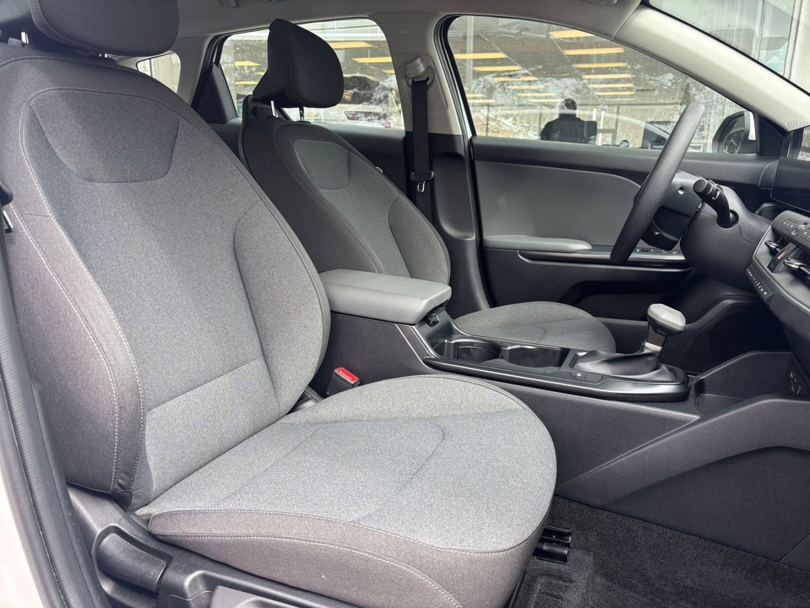 Used 2025 Kia K4 LXS image 27