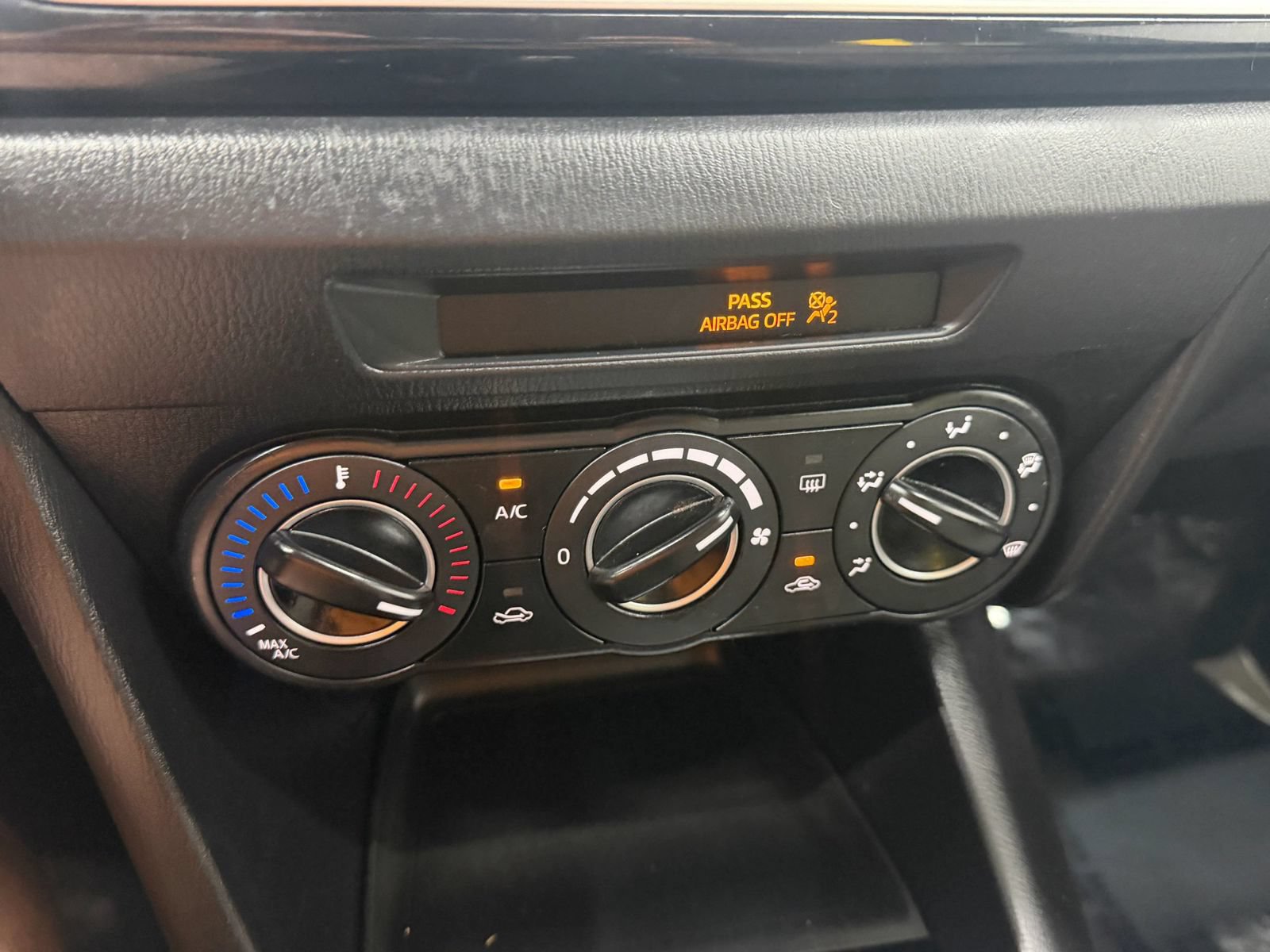Used 2015 MAZDA MAZDA3 i Touring FWD image 29