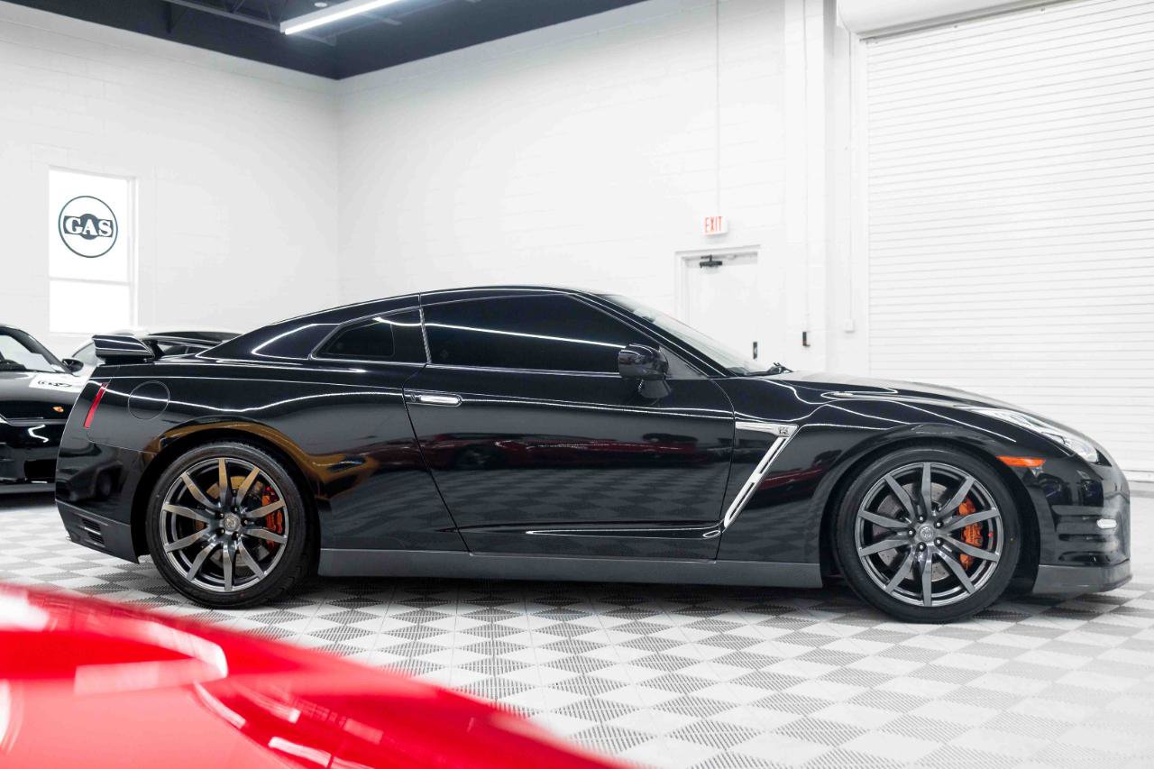 Used 2015 Nissan GT-R Premium AWD/4WD image 6