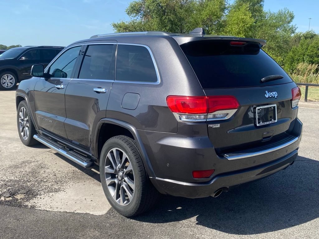 Used 2018 Jeep Grand Cherokee Overland RWD image 3