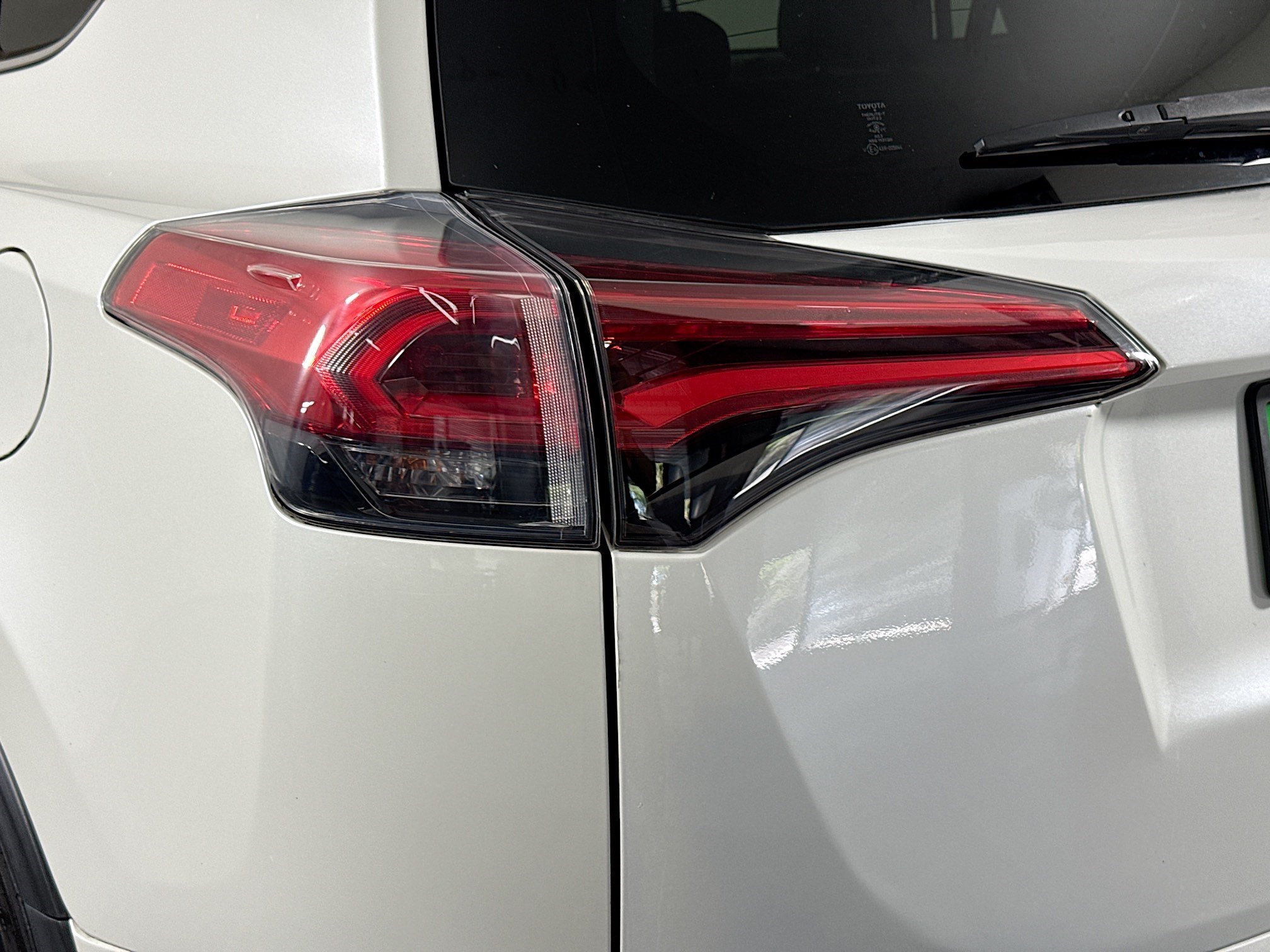 Used 2018 Toyota RAV4 Limited FWD image 36